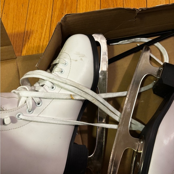 Jackson by Cameo White Ice Skates - Picture 8 of 9